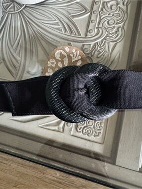 Stylish Black Ribbon Belt with Textured Interlocking Buckle